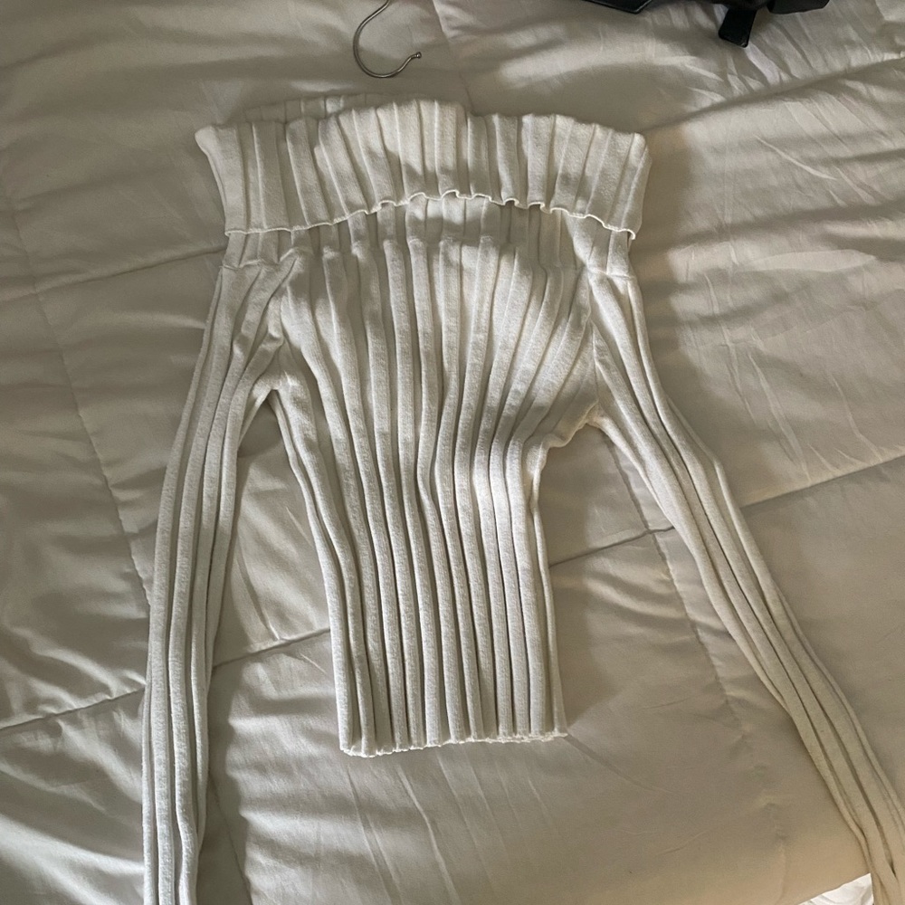 ZARA MEDIUM OFF SHOULDER SHIRT!